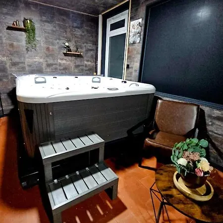 Le Petit Nid, Suite Romantique Avec Spa Xxl Et Cinema Prive Villa Glos-sur-Lisieux