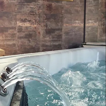 Suite Romantique, Spa 5 Places, Cinema, Karaoke Et Terrasse Prives *